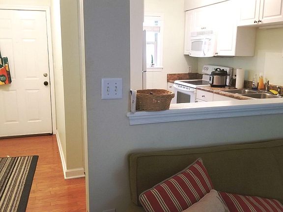4th image of 1513 E Franklin St #B
