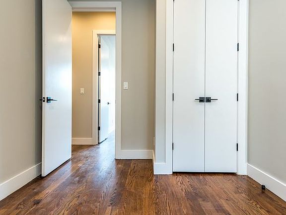 003_6807_forest_avenue_2r-3