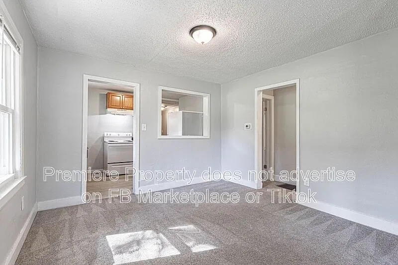 3 bed, 1.0 bath, 915 sqft, $1,150 — Photo 4
