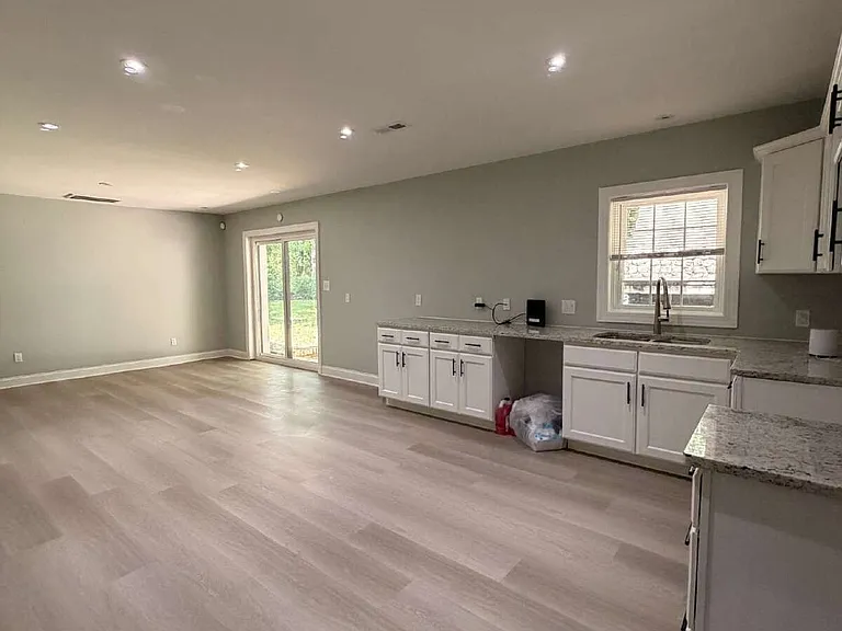 721 Hooker Rd — Photo 6