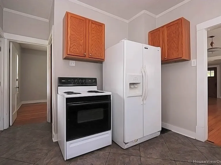 1511 Whitener St — Photo 7
