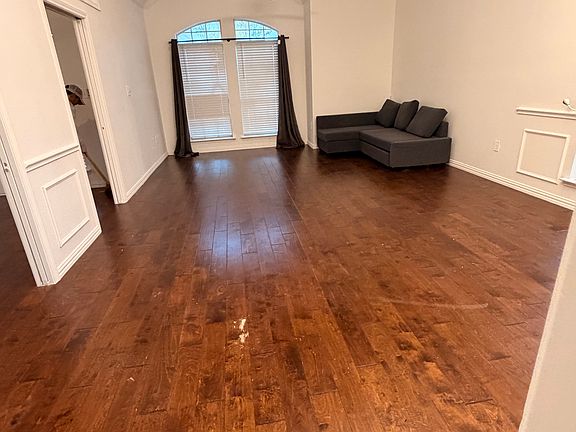 4th image of 2101 Meredith Ln