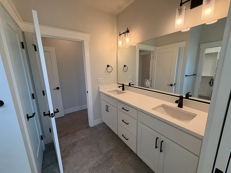 410 Castle Rock Dr — Photo 3