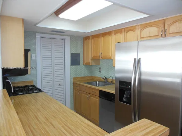 1350 W 53rd St APT 8, Hialeah, FL 33012