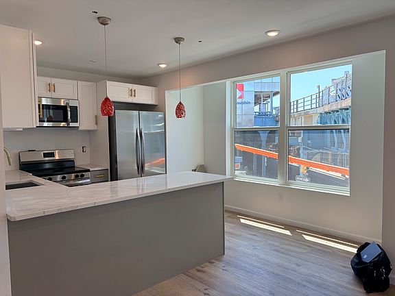 3rd image of 2401 Kensington Ave #1