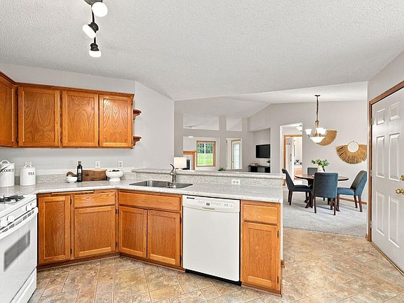 4th image of 8521 Telford Ln