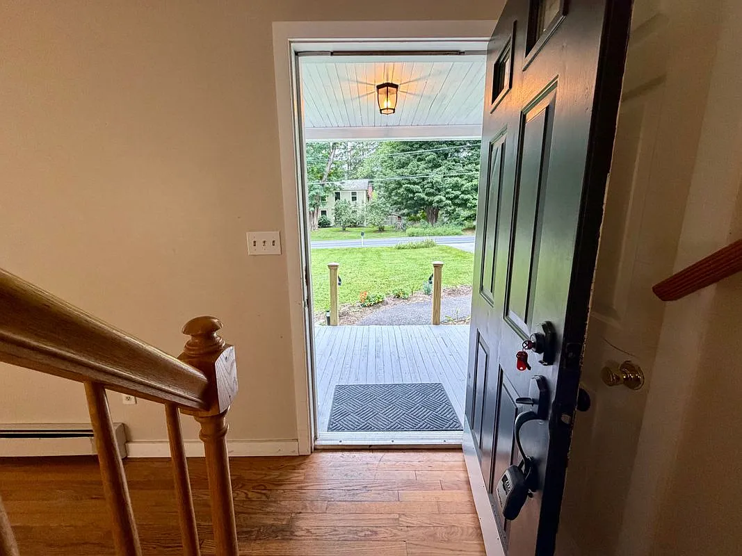 4 bed, 2.0 bath, 1638 sqft, $3,100 — Photo 2