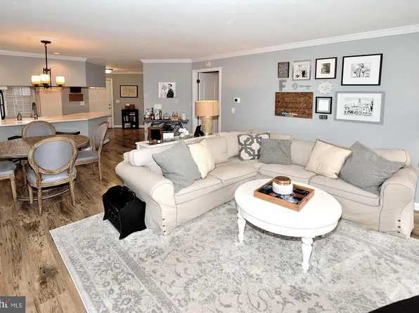 6940 Fairfax Dr Unit 304, Arlington, VA 22213