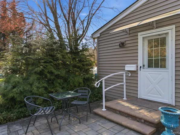 120 Greenlawn Rd, Huntington, NY 11743