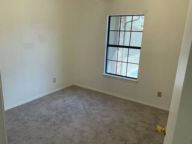 2513 Freedom Ln — Photo 10