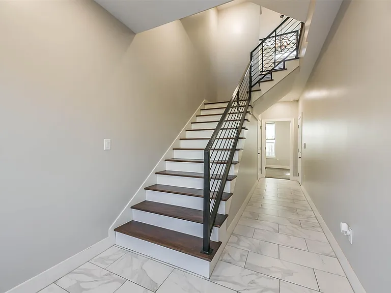 2422 Hadley St — Photo 6
