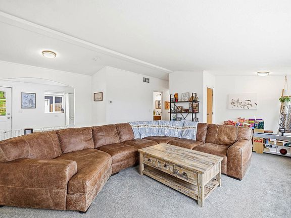 3rd image of 543 Lakeview Dr