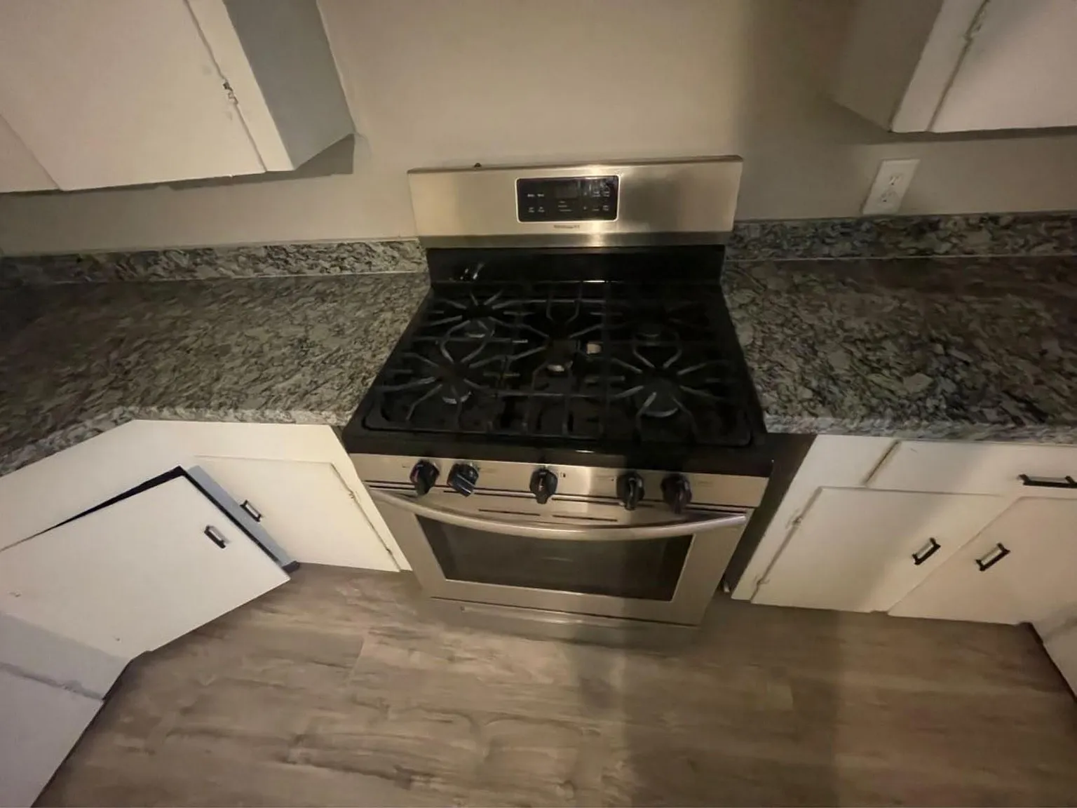 4 bed, 2.0 bath, 2914 sqft, $2,500 — Photo 4