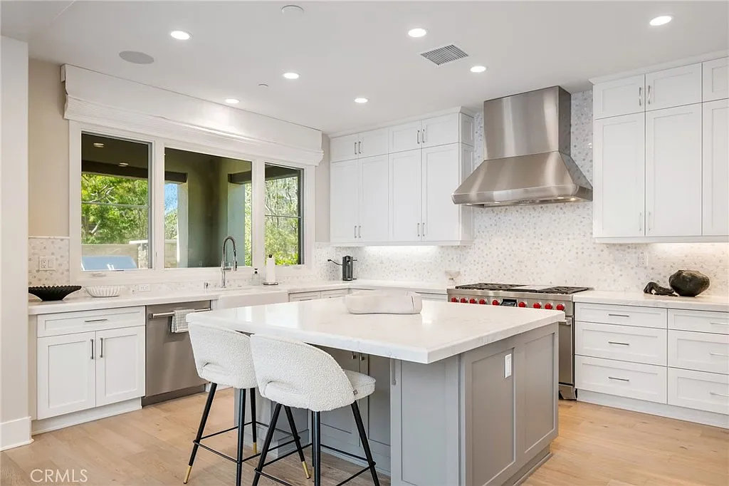 3 bed, 3.5 bath, 3871 sqft, $24,000 — Photo 1
