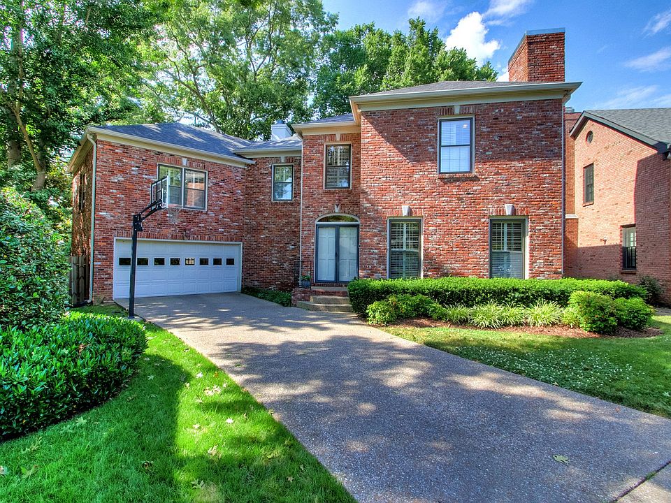 1st image of 105 Lexington Ct