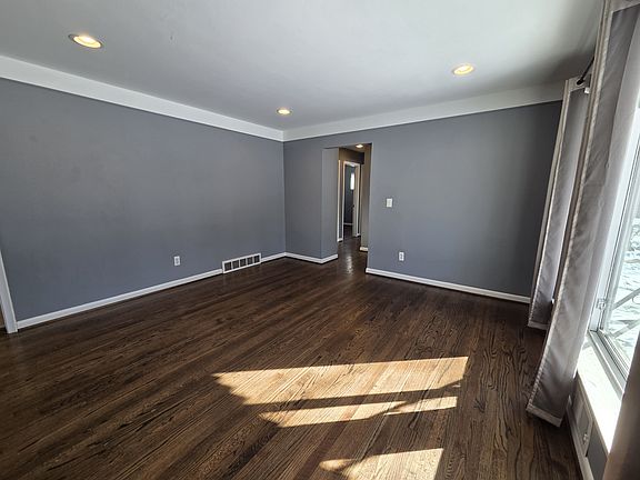4th image of 32356 Loomis Dr