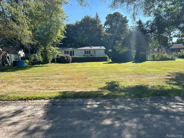 9150 Butternut Rd, Whitmore Lake, MI 48189