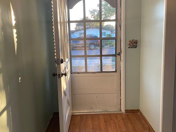 5th image of 906 S Nutwood St