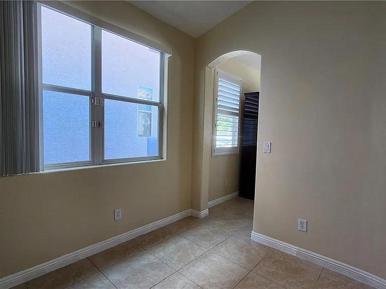 9709 Hawk Cliff Ave — Photo 7