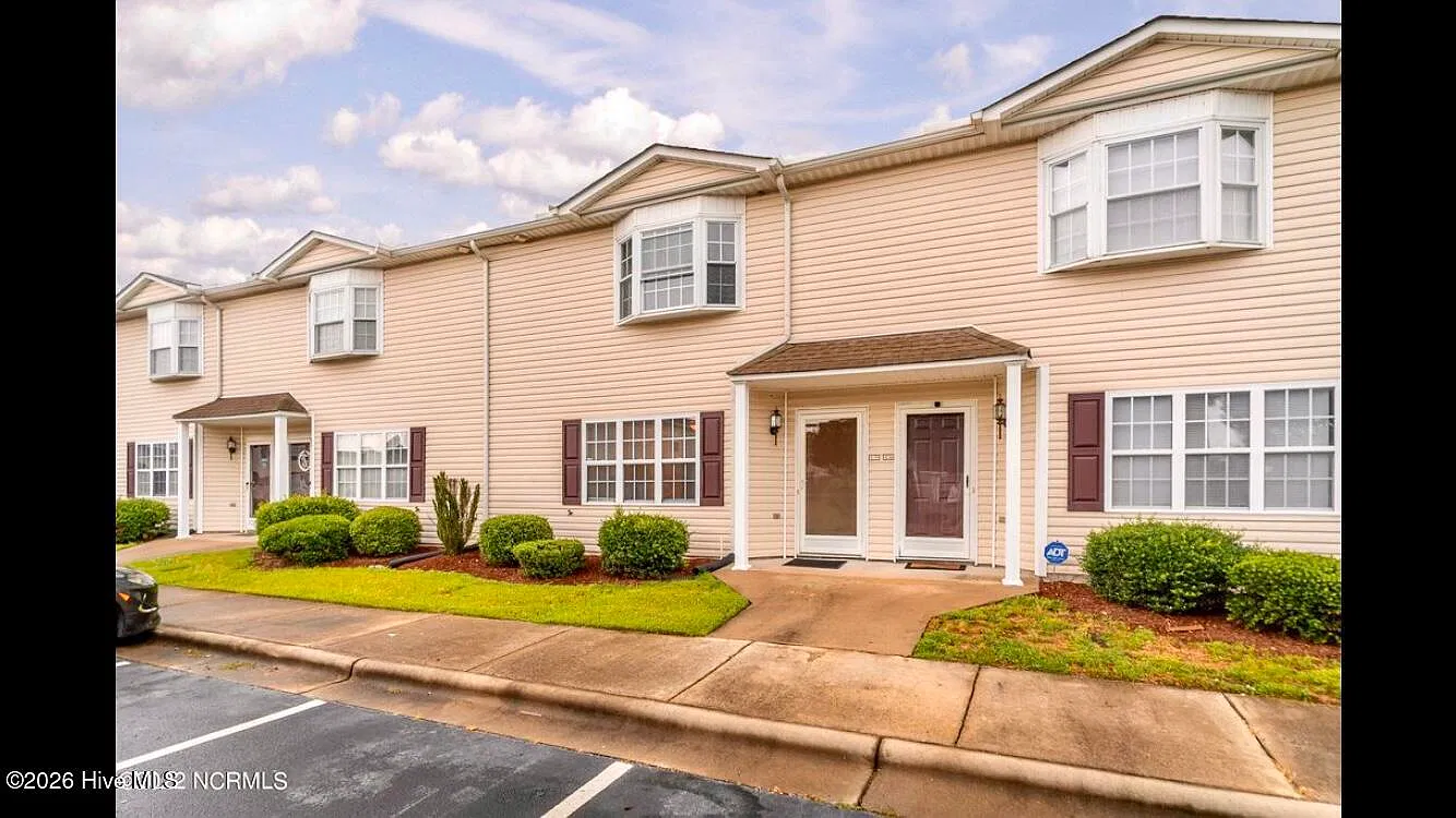 2 bed, 2.5 bath, $1,150 — Photo 2