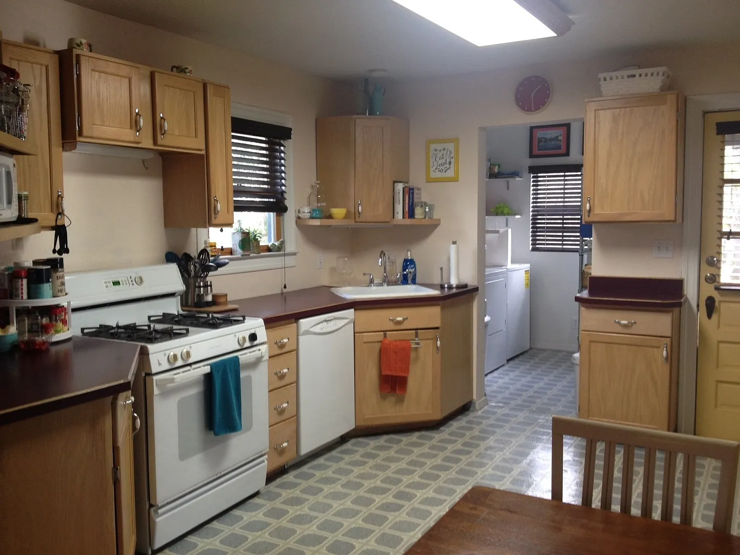 Charming 2/1 House in Hyde Park- Available for August! — Photo 3