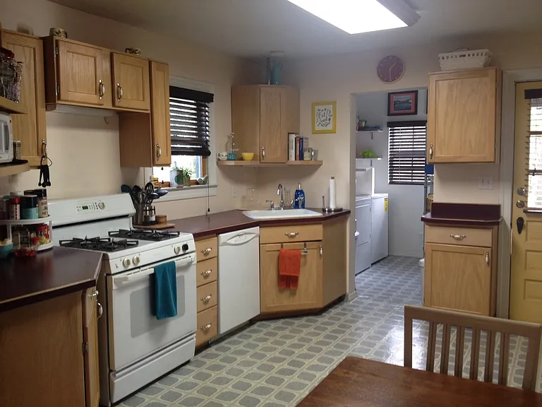 4709 Avenue H — Photo 3