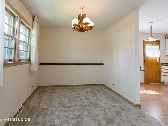 5th image of 562 Florian Dr