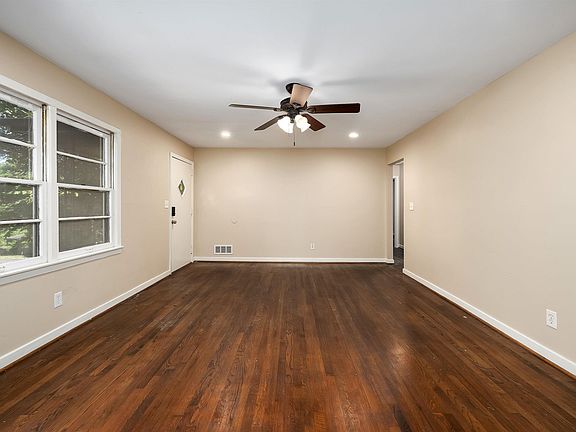 4th image of 2613 5th St NW
