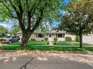 1122-1124 N Oakhill Ave, Janesville, WI 53548