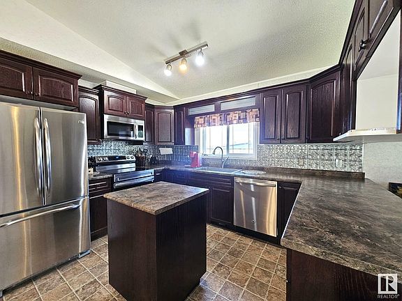 3rd image of 49020 Range Road 64