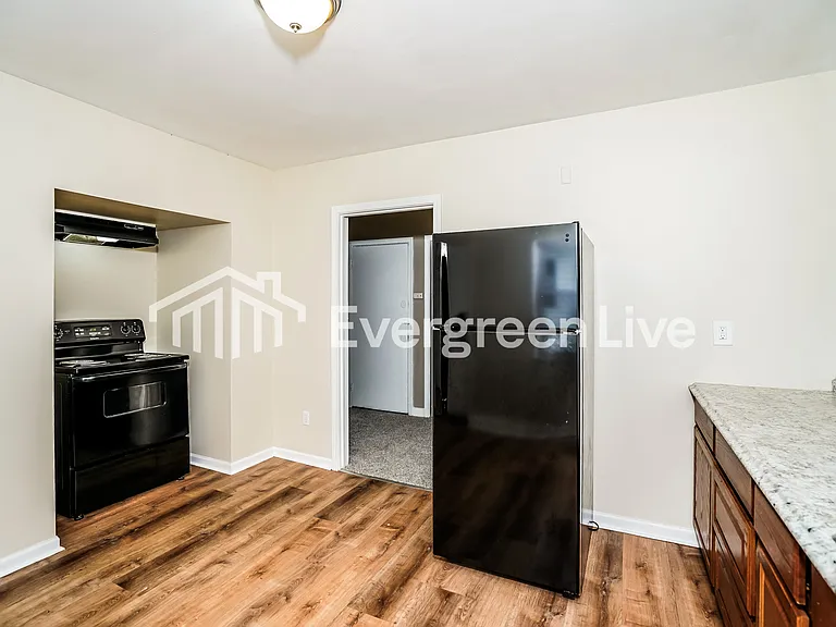 3532 N 77th St — Photo 5