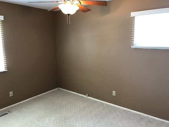 3rd image of 334 Birchwood Ct