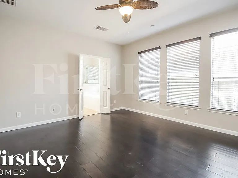 4485 Costa Brava Park — Photo 10
