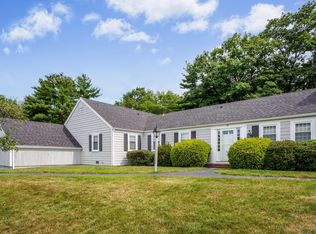 17 Colonial Village #17, Falmouth, ME 04105