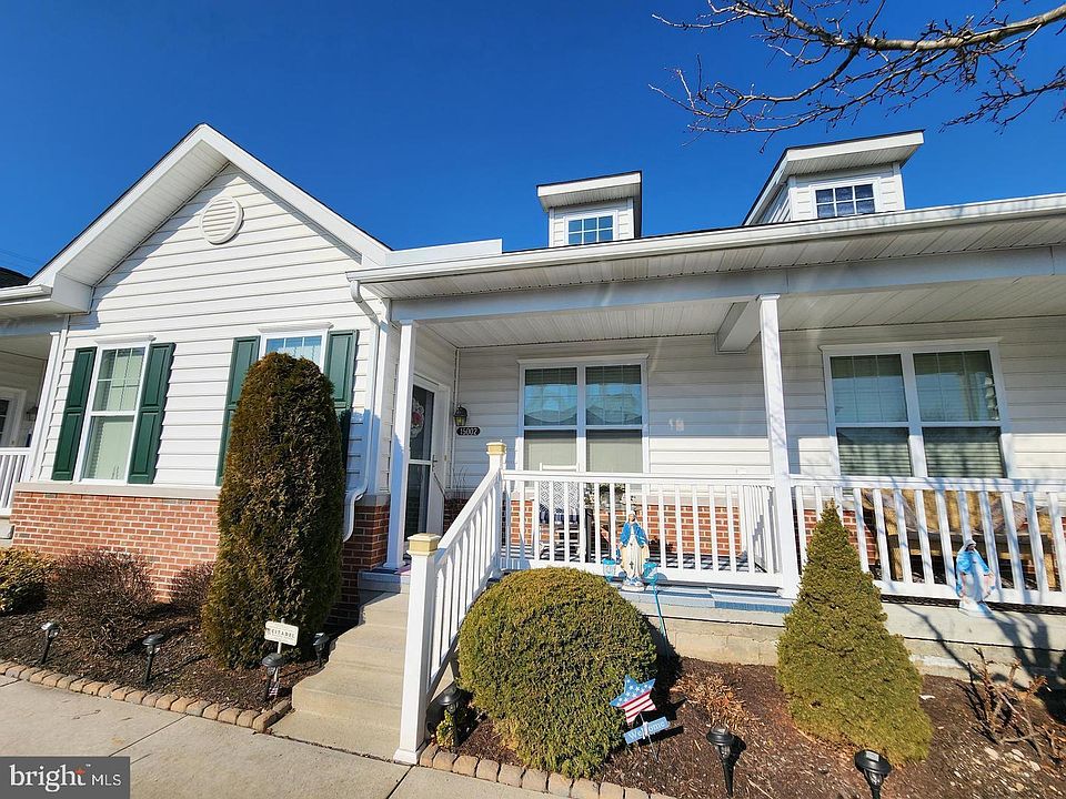 1st image of 15002 Dahlia Dr