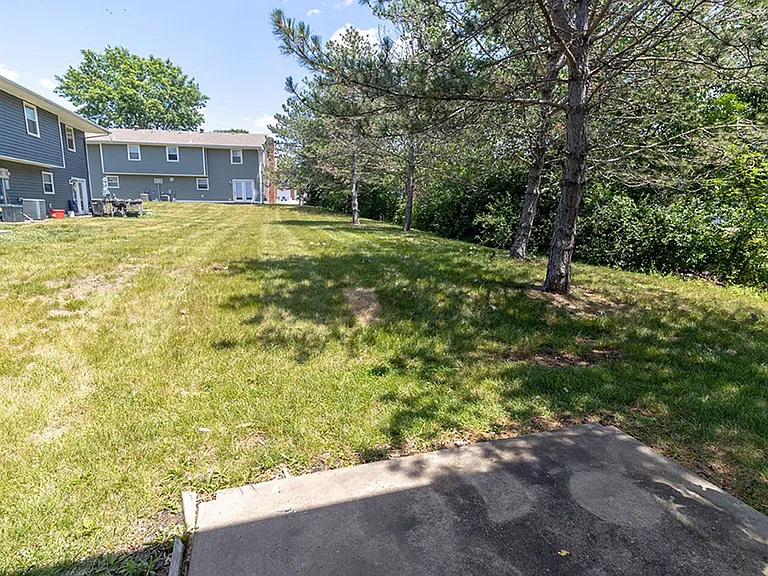 1912 Mirtle Grove Ct — Photo 34