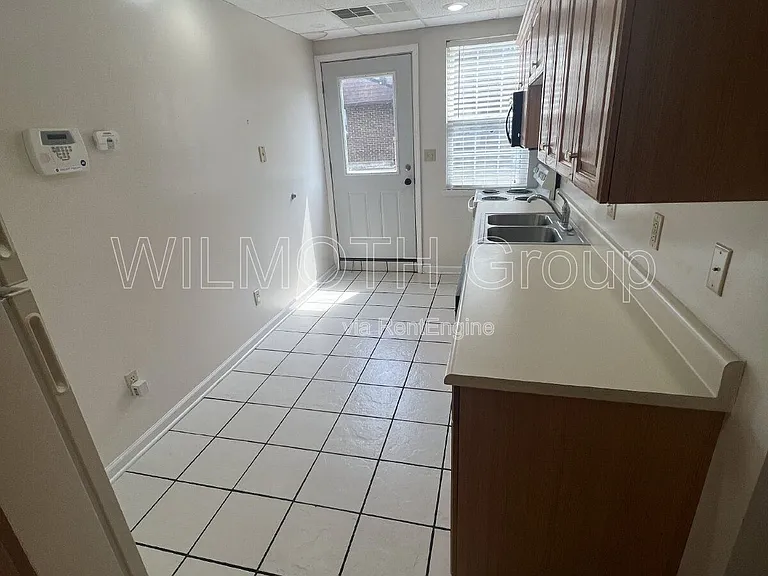 108 W Walnut St — Photo 6