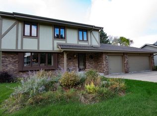 7953 W Coventry Dr, Franklin, WI 53132