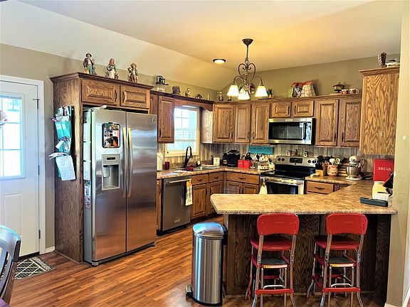 4th image of 20 Summerfield Est