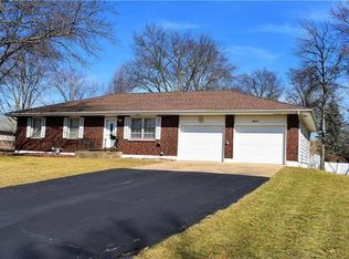 400 E 7th St, Kearney, MO 64060