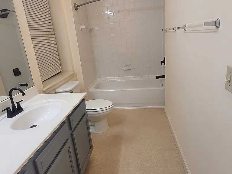 2211 Menard St #A — Photo 15