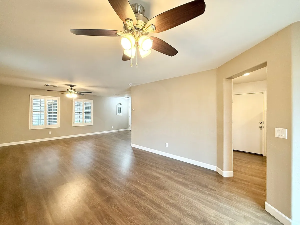 3 bed, 2.5 bath, 1884 sqft, $2,200 — Photo 4