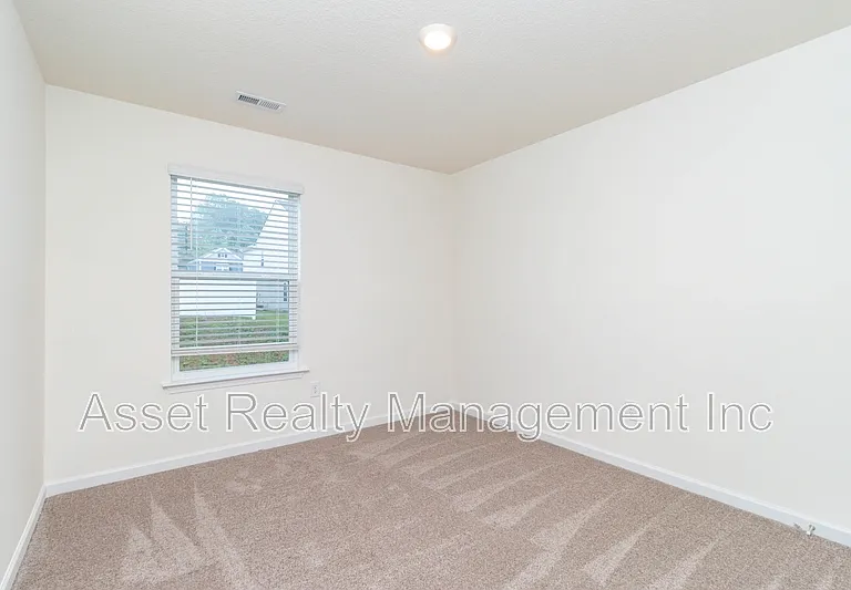 2076 Southwood Cir — Photo 32