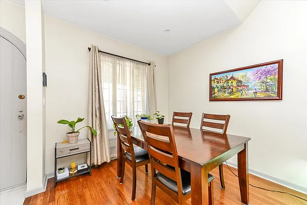 Sold by RE MAX Team | media 5