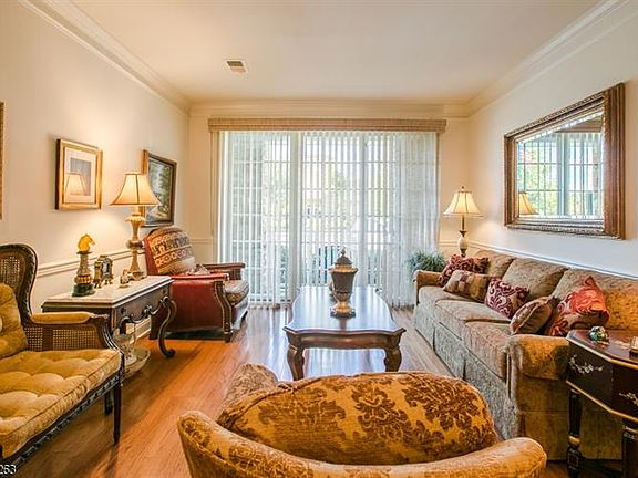 4th image of 152 Victoria Dr #152