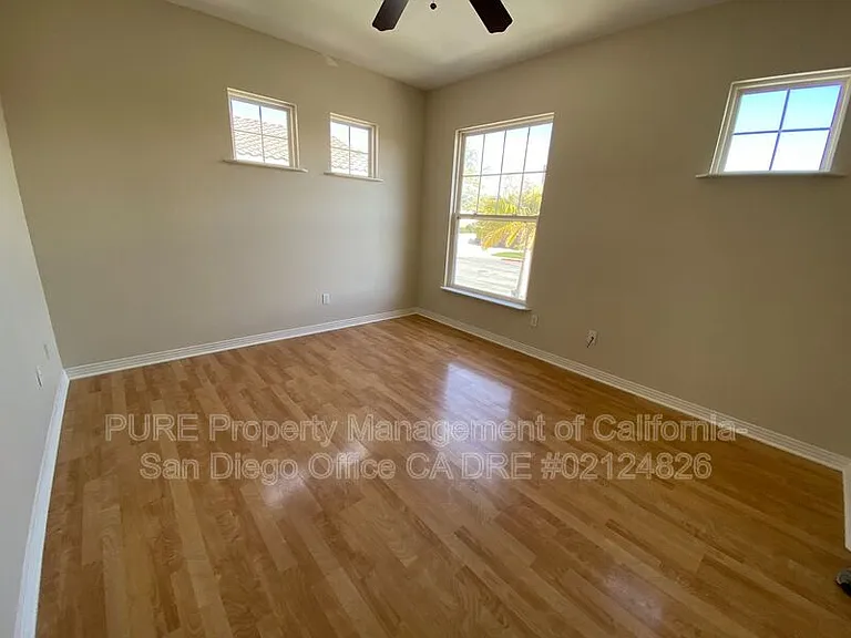 1341 E J St E — Photo 16