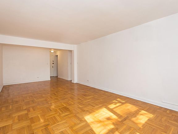 3rd image of 3206 Fairfield Ave APT 2J