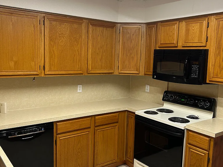 801 Summit Dr — Photo 14