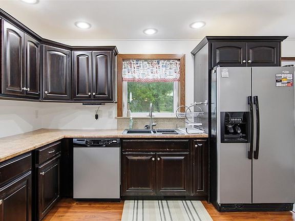 3rd image of 615 W Prospect Street