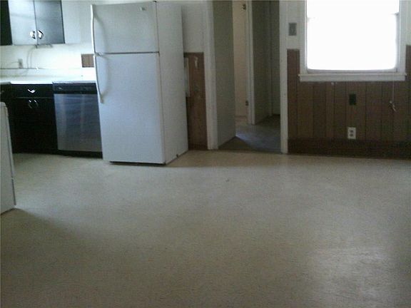 4th image of 1345 S Jefferson Dr
